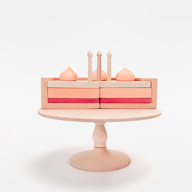 Cake on a stand / Pink